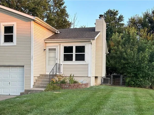 1301 E 152nd Ter, Olathe, KS 66062