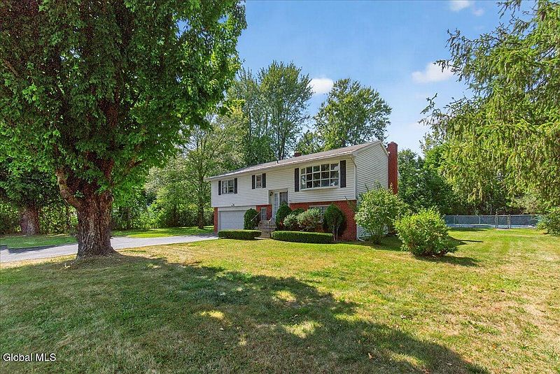 5th image of 261 Pruyn Hill Road