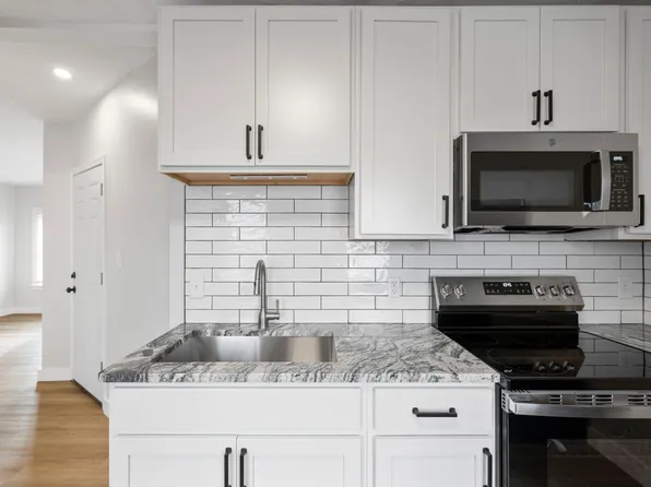 2011 Broadview Rd, Cleveland, OH