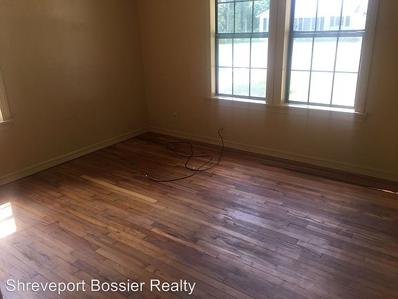 5th image of 2606 Woodford St
