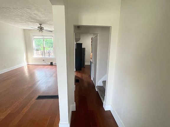 Living Room Entryway & 1st Floor Hallway