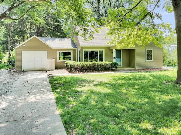 6939 Broadmoor St, Overland Park, KS 66204