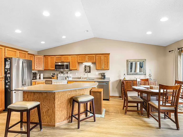 816 Woodbridge Cir — Photo 9
