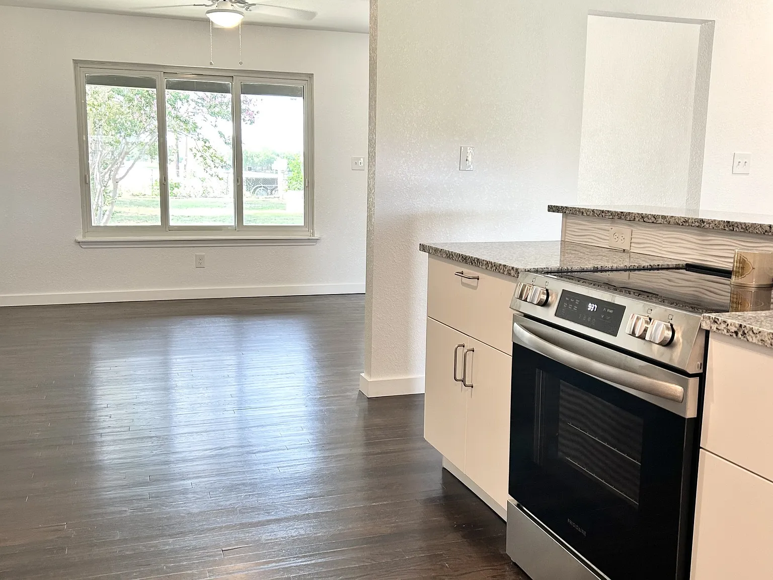 3 bed, 1.5 bath, 1000 sqft, $1,700 — Photo 4