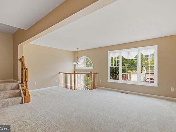 3rd image of 8609 Woodland Manor Dr