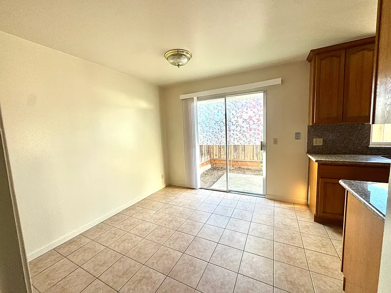 43186 Starr St #D — Photo 4
