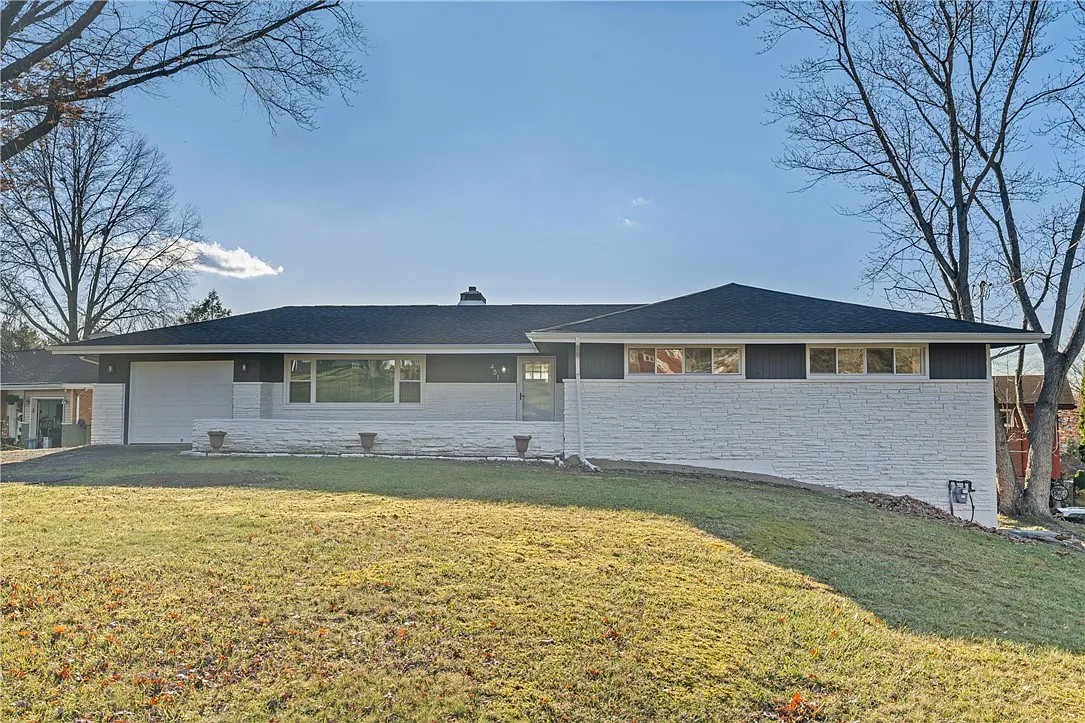 451 Blackberry Dr photo 1