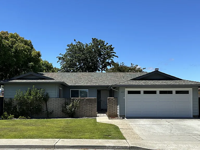 497 Pin Oak Dr — Photo 1
