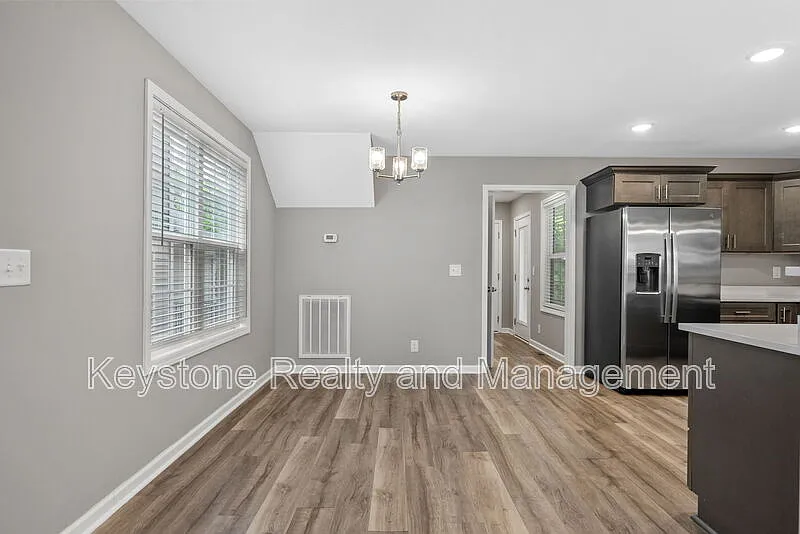 3 bed, 2.5 bath, 1629 sqft, $1,595 — Photo 4