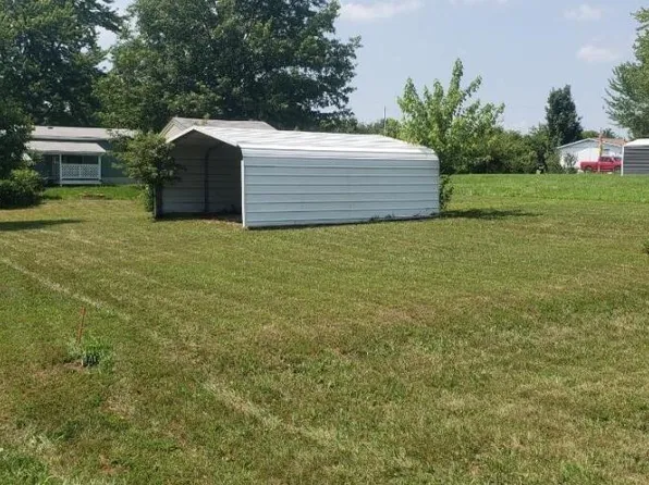 33 Doepath Ln, Linn Valley, KS 66040