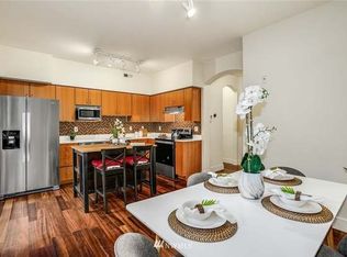 18250 NE 96th Way Unit 104, Redmond, WA 98052