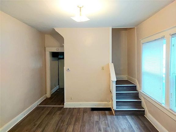 5th image of 621 N Gladstone Ave