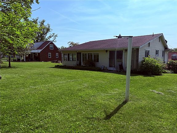 4th image of 217 Crescent Dr