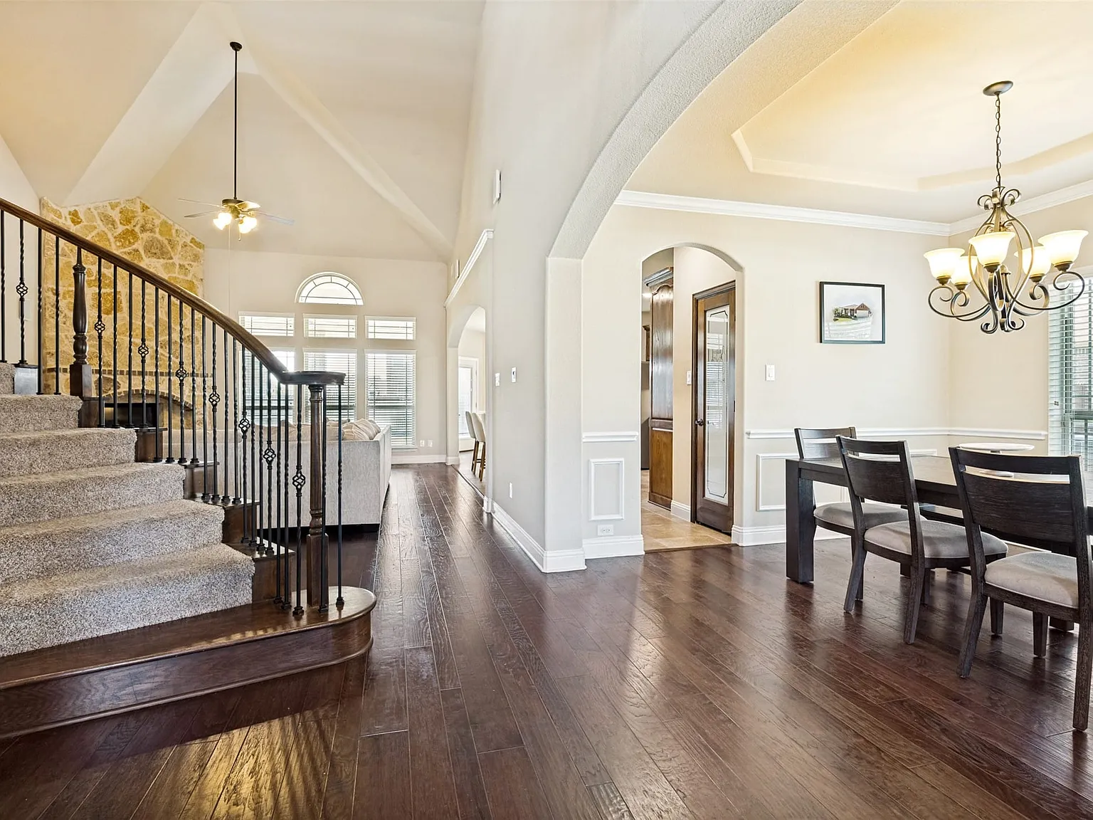 5 bed, 3.5 bath, 4226 sqft, $4,400 — Photo 3