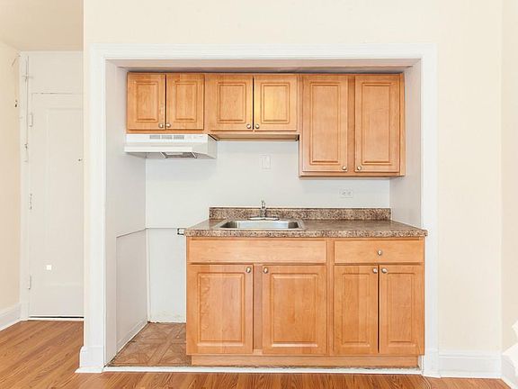 4th image of 2765 N Milwaukee Ave #116