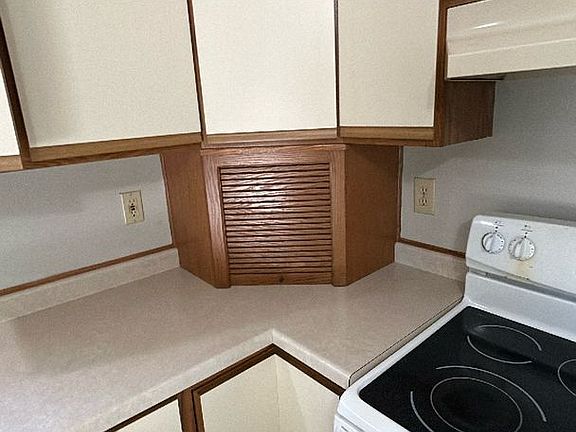 5th image of 24852 Hazelwood Dr APT 1