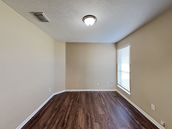 2nd image of 903 Chase Lock Dr