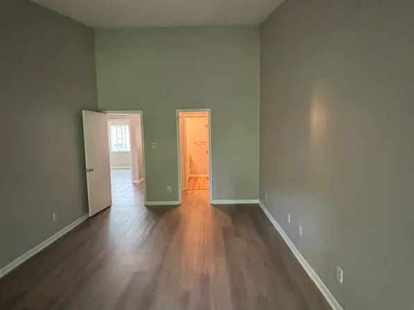 7903 Charter Oak Ln, Charlotte, NC 28226