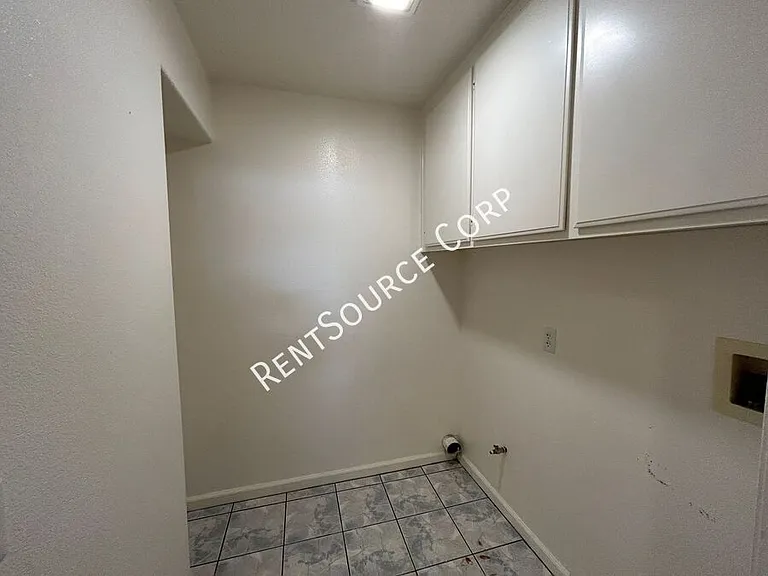 3210 Lantana Ct — Photo 6