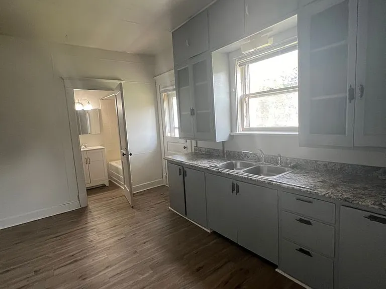 631 S 5th Ave — Photo 8