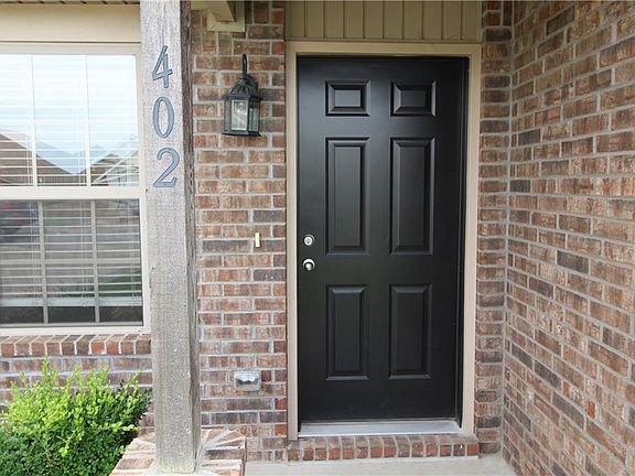 2nd image of 402 E Laurel Ave