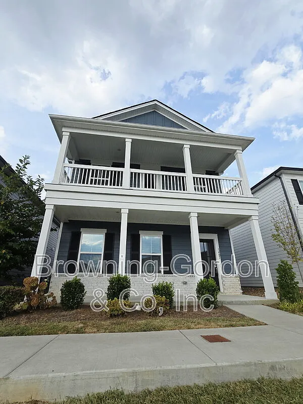 5 bed, 3.0 bath, 2433 sqft, $2,700 — Photo 1