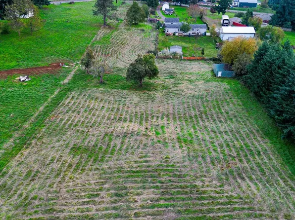 7374 Sandys Ln SE, Salem, OR 97317