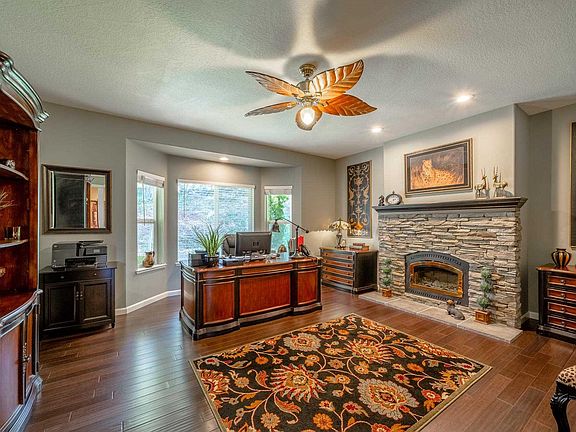 4th image of 19070 Canaan Ct