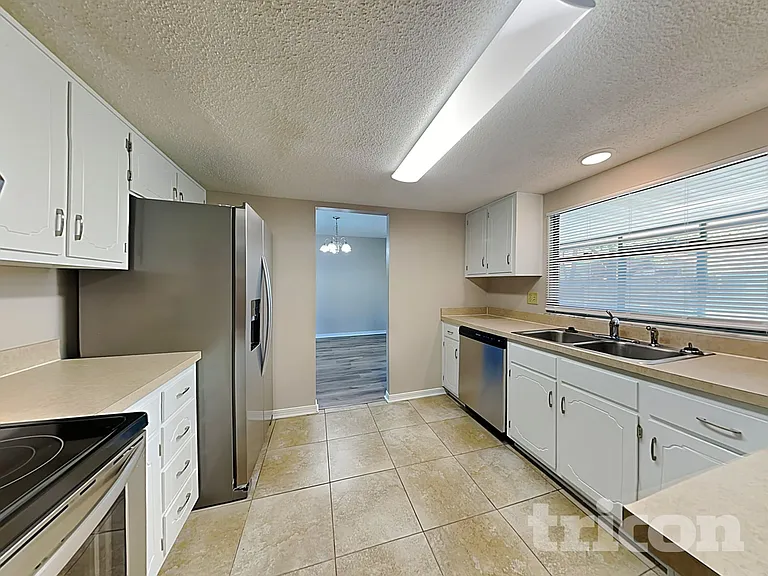670 Roger Sherman St — Photo 7