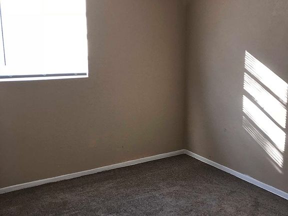4th image of 305 Cottonwood Ln