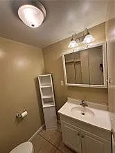 2 bed, 1.0 bath, 2315 sqft, $1,050 — Photo 4