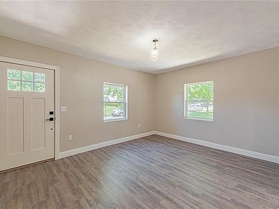 3rd image of 406 Orchard Ave