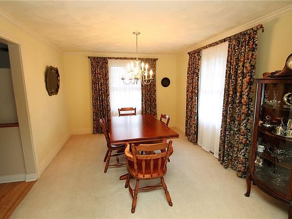 5th image of 33 Horseshoe Ln N