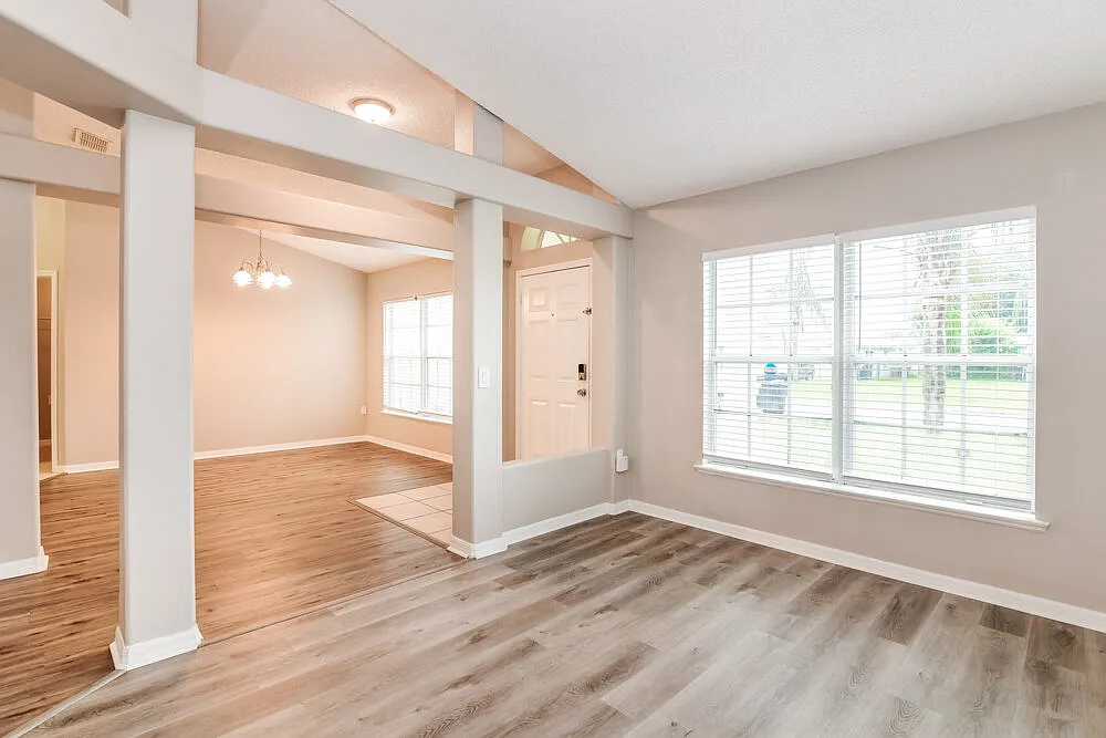 3 bed, 2.0 bath, 1946 sqft, $1,810 — Photo 4