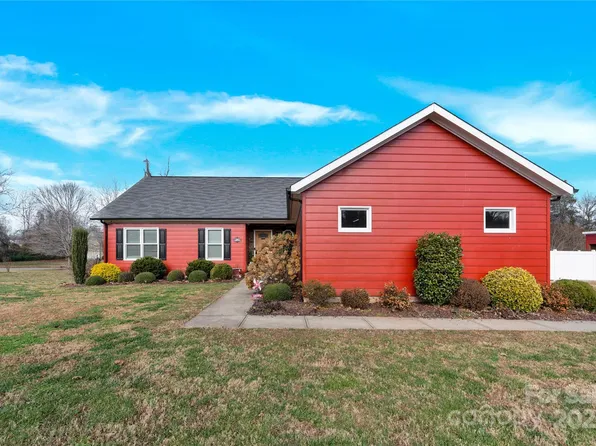 1659 Buffett Cir, Hickory, NC 28602