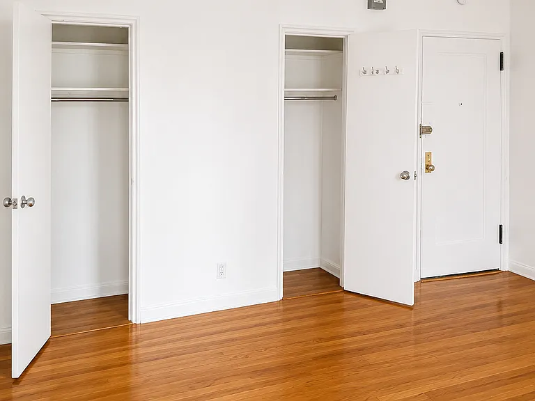 271 W 72nd St #2C — Photo 2