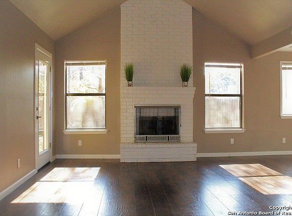 4th image of 5208 Vinecrest Cir