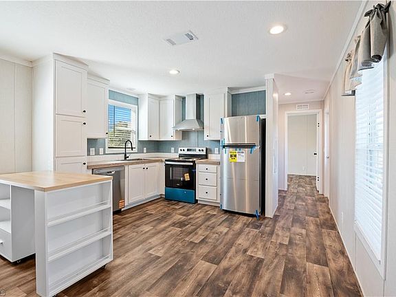 5th image of 325 N Sendero ST
