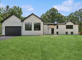 26905 N Longwood Rd, Lake Forest, IL 60045