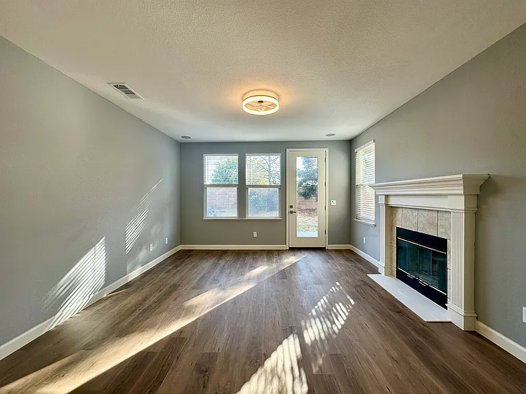 907 Star Tulip Dr — Photo 5