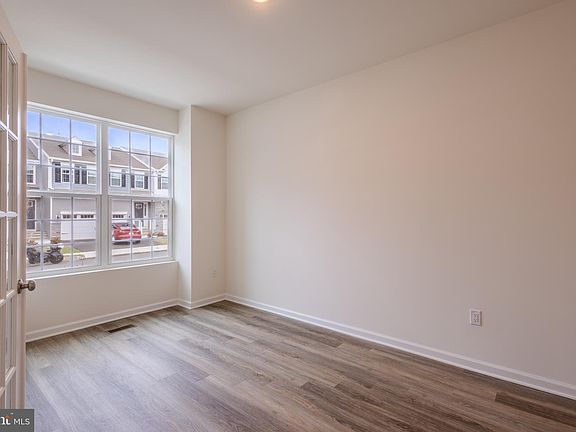 4th image of 213 Harley Ln