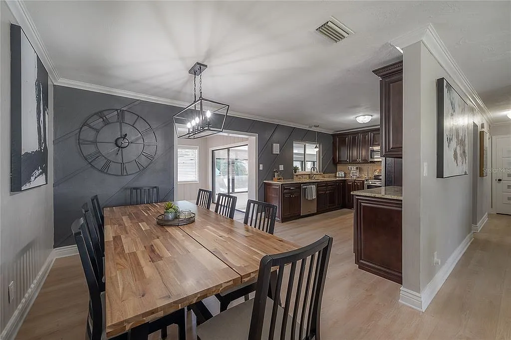 3 bed, 2.0 bath, 1712 sqft, $4,000 — Photo 4