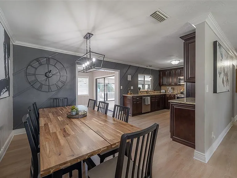 2916 W Collins St — Photo 4