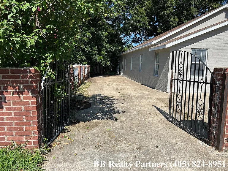 10 S Yorktown Ave — Photo 4