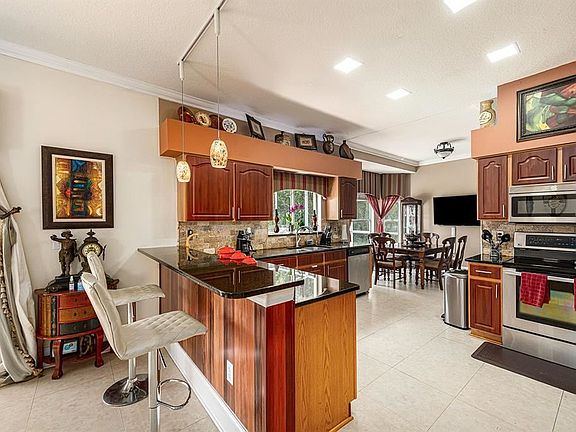 3rd image of 3419 Pine Top Dr
