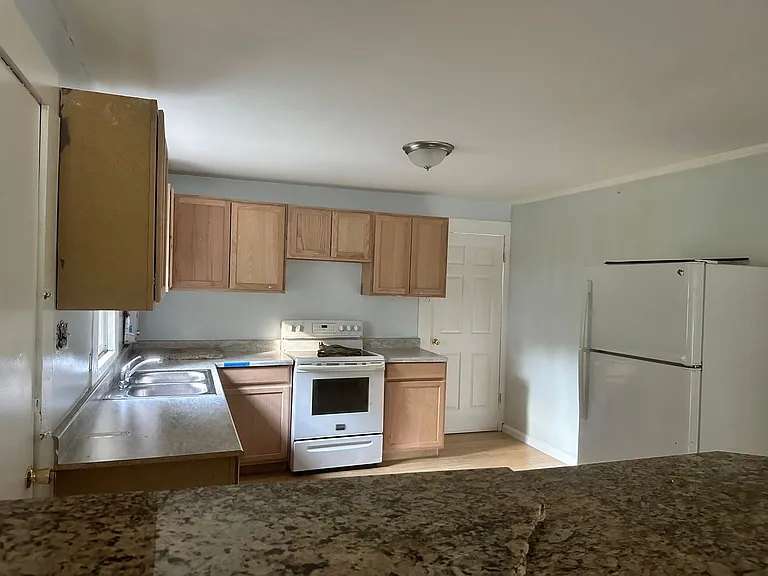 910 Hill Ter — Photo 14