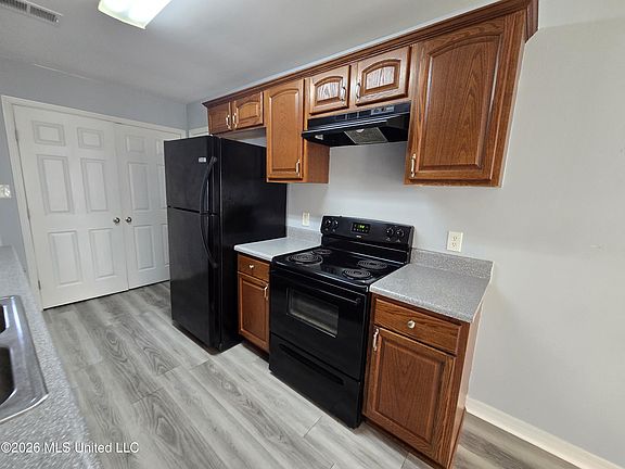 4th image of 15011 Camp Ln