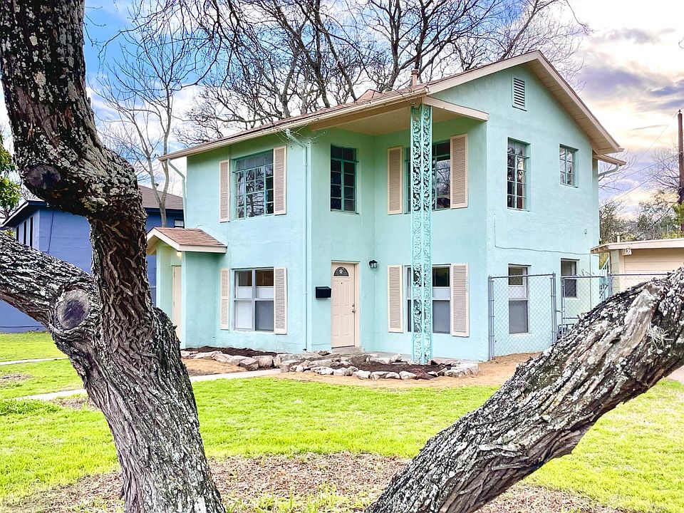 Welcome to 4016 Maplewood Dr, Apt A.