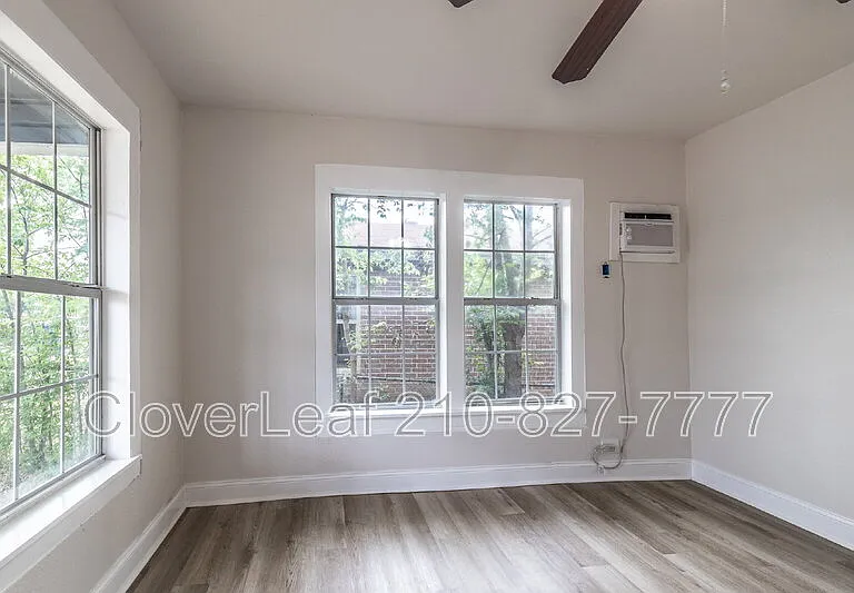 230 Paramount Ave — Photo 16