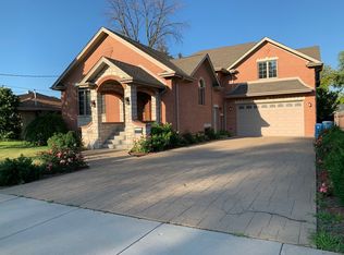 8431 New England Ave, Burbank, IL